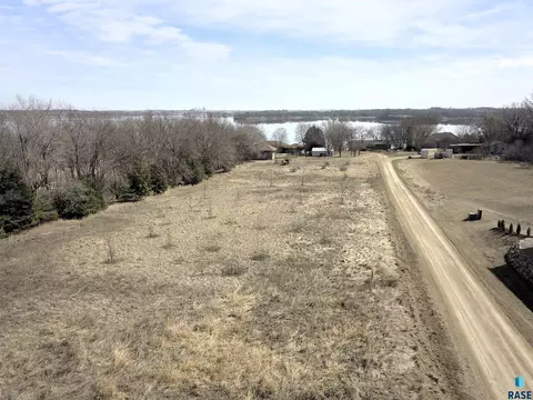Stoney Point Rd, Madison, SD 57042 photo 2
