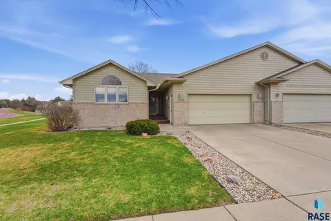 3500 E Kris Dr, Sioux Falls, SD 57103