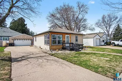 1301 S Gary Dr, Sioux Falls, SD 57103