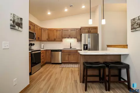 Kitchen - 2502 E Copalis Pl, Sioux Falls, SD 57108 photo 2 of 2
