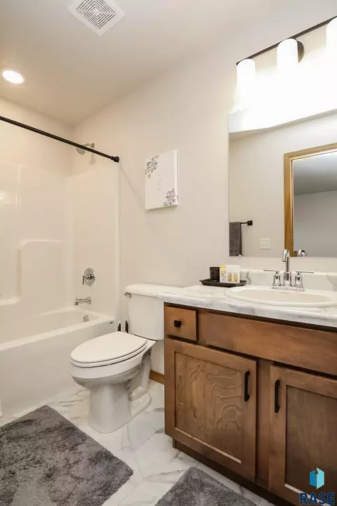 Bath - 2502 E Copalis Pl, Sioux Falls, SD 57108 photo 3 of 3