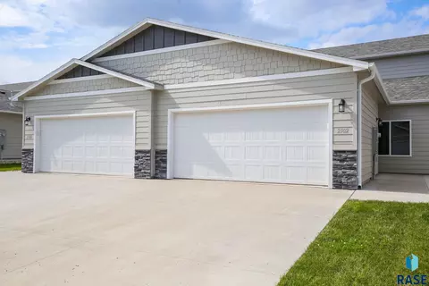 2502 E Copalis Pl, Sioux Falls, SD 57108