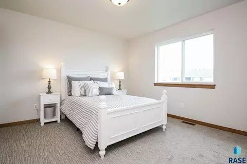 Bedroom - 2502 E Copalis Pl, Sioux Falls, SD 57108 photo 3 of 7
