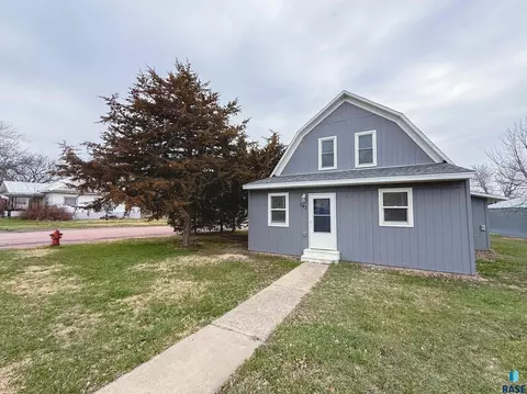 202 5th St NE, Wessington Springs, SD 57382