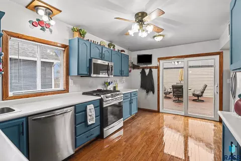 119 S Blanche Ave, Madison, SD 57042 photo 10