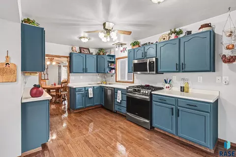 119 S Blanche Ave, Madison, SD 57042 photo 9