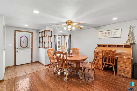119 S Blanche Ave, Madison, SD 57042 photo 3