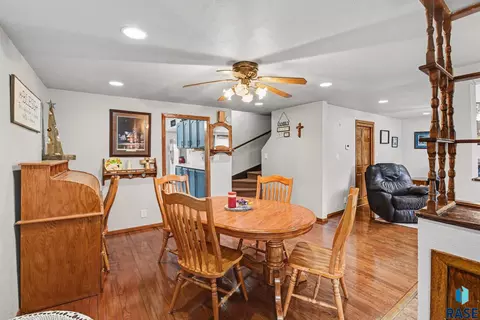 119 S Blanche Ave, Madison, SD 57042 photo 5