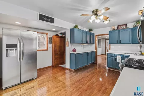 119 S Blanche Ave, Madison, SD 57042 photo 12