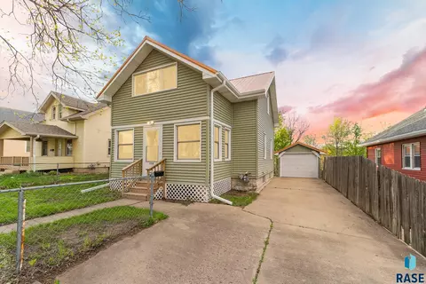 1530 W 10th St, Sioux Falls, SD 57104