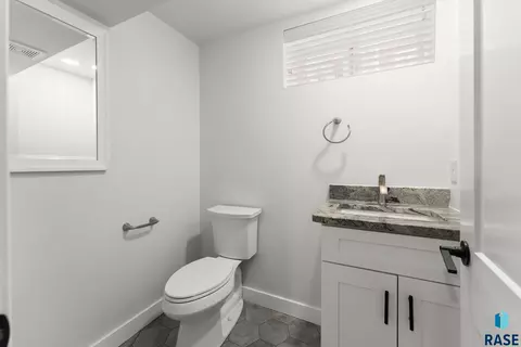 Bath - 617 E 20th St, Sioux Falls, SD 57105 photo 3 of 3