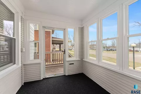 Exterior - 617 E 20th St, Sioux Falls, SD 57105 photo 2 of 6