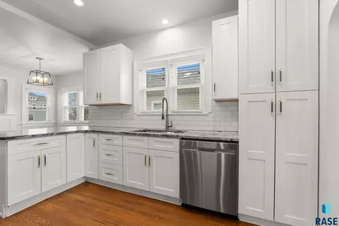 Kitchen - 617 E 20th St, Sioux Falls, SD 57105 photo 1 of 4