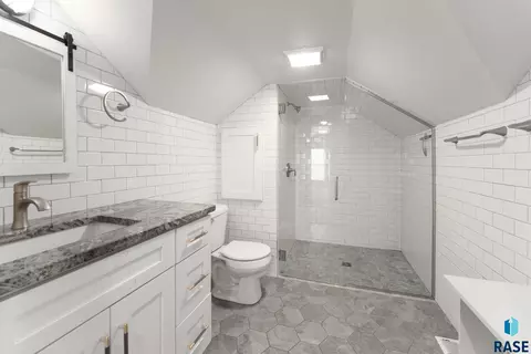 Bath - 617 E 20th St, Sioux Falls, SD 57105 photo 2 of 3