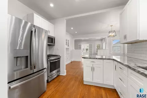 Kitchen - 617 E 20th St, Sioux Falls, SD 57105 photo 2 of 4