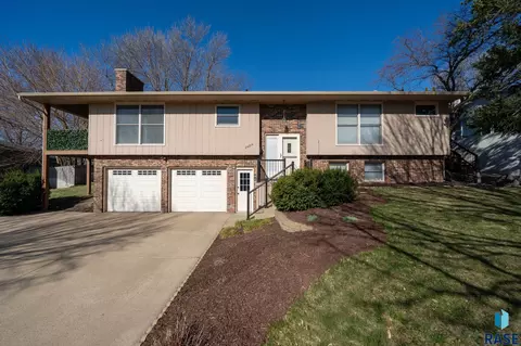 2609 S Sherman Ave, Sioux Falls, SD 57105