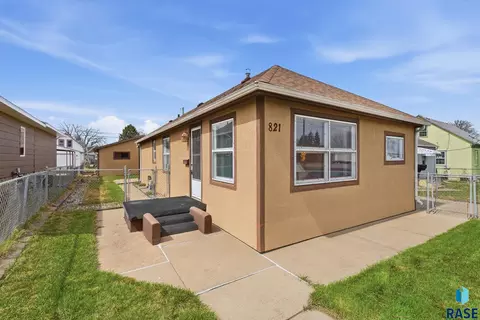821 N Cliff Ave, Sioux Falls, SD 57103