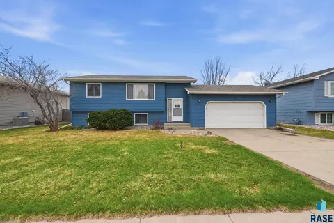 5717 Nancy St, Sioux Falls, SD 57106