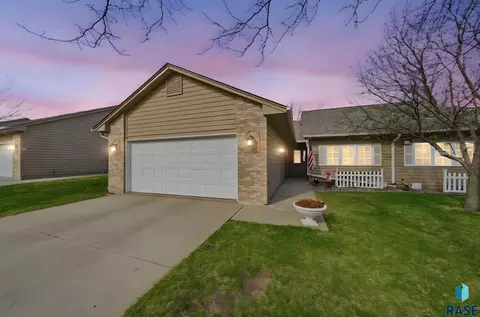 7215 S Witzke Pl, Sioux Falls, SD 57108
