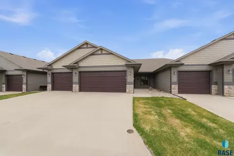 1930 S Sonoma Pl, Sioux Falls, SD 57106