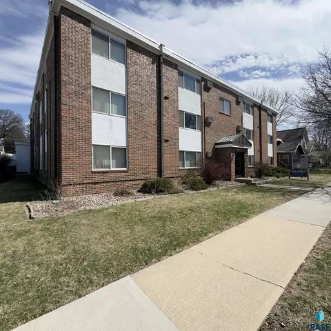 708 S Prairie Ave, Sioux Falls, SD 57104 photo 2