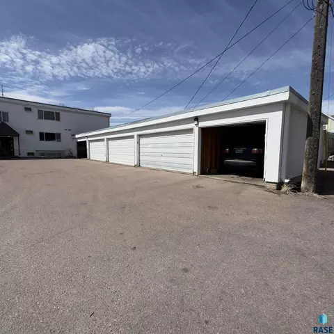 708 S Prairie Ave, Sioux Falls, SD 57104 photo 6