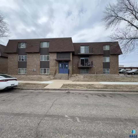 3509 S Willow Ave, Sioux Falls, SD 57105 photo 2