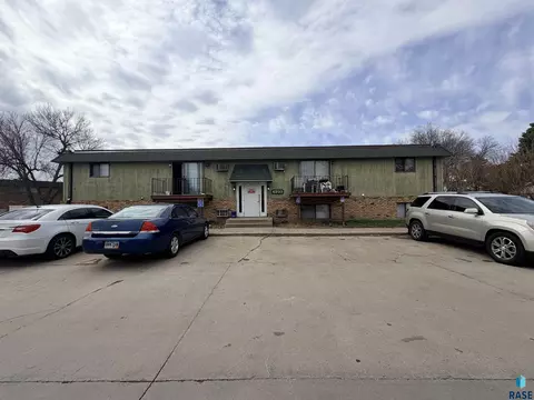 Exterior - 4203 S West Ave, Sioux Falls, SD 57105 photo 1 of 2