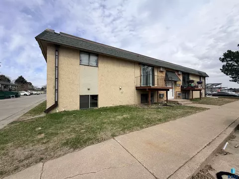 Exterior - 4203 S West Ave, Sioux Falls, SD 57105 photo 2 of 2
