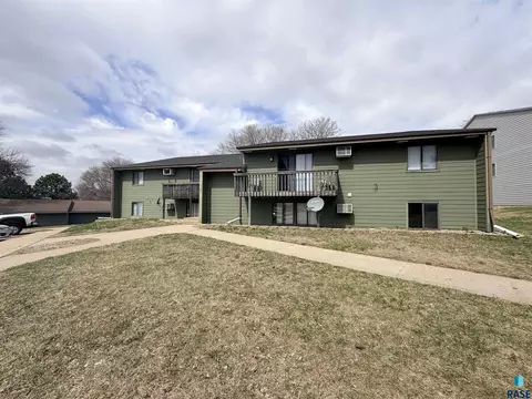 4304 E 26th St, Sioux Falls, SD 57103 photo 3
