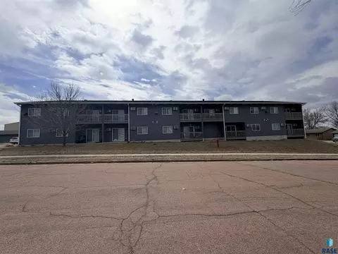4304 E 26th St, Sioux Falls, SD 57103 photo 5