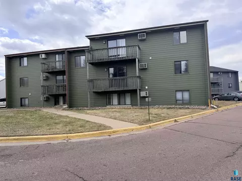 4304 E 26th St, Sioux Falls, SD 57103 photo 4