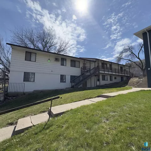 410 Spring Avenue Ave, Sioux Falls, SD 57104