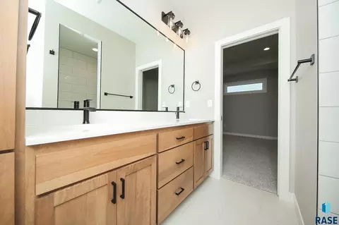 Bath - 520 Quartzite Ave, Tea, SD 57064 photo 2 of 3