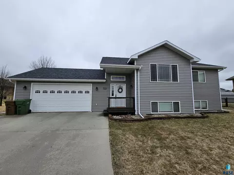 722 Leprechaun Cir, Brookings, SD 57006