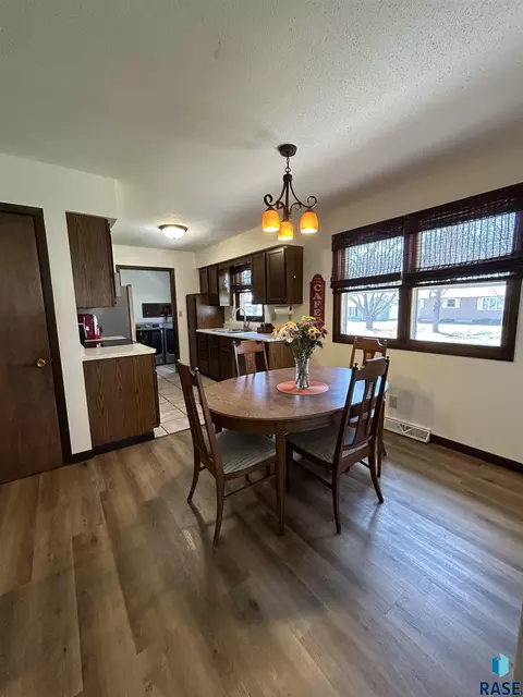 Dining - 1006 S Dewald St, Freeman, SD 57029 photo 1 of 1