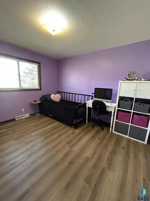 Bedroom - 1006 S Dewald St, Freeman, SD 57029 photo 3 of 4