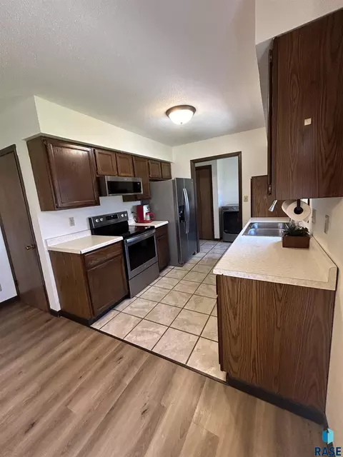 Kitchen - 1006 S Dewald St, Freeman, SD 57029 photo 2 of 2