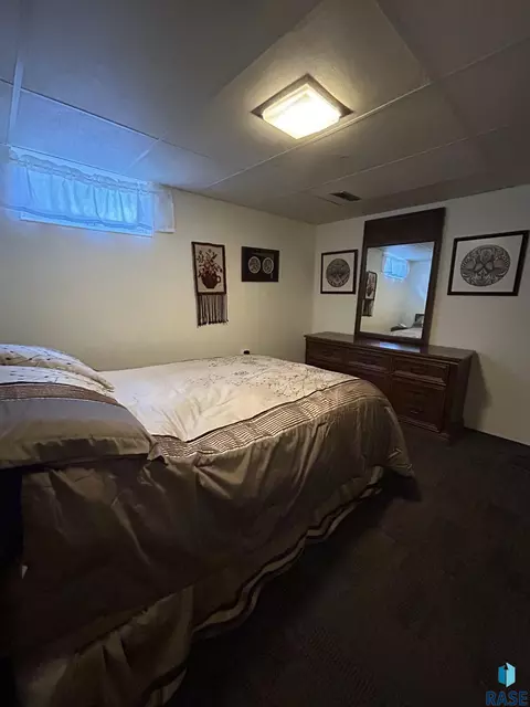 Bedroom - 1006 S Dewald St, Freeman, SD 57029 photo 4 of 4