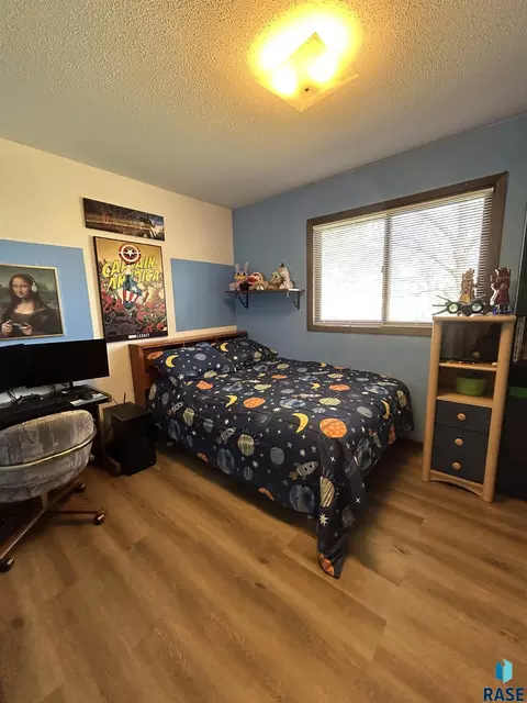 Bedroom - 1006 S Dewald St, Freeman, SD 57029 photo 2 of 4