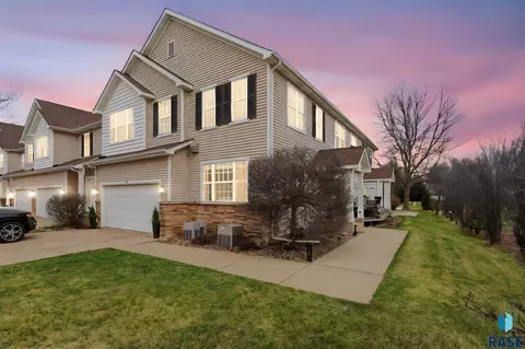 5518 Sandra Dr, Sioux Falls, SD 57108