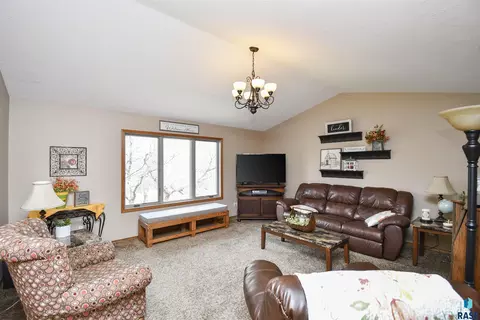 Living - 4412 E Scranton St, Sioux Falls, SD 57103 photo 2 of 4