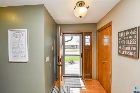 Entry Way - 4412 E Scranton St, Sioux Falls, SD 57103 photo 1 of 1