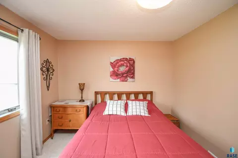Bedroom - 4412 E Scranton St, Sioux Falls, SD 57103 photo 13 of 14