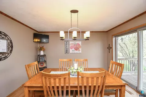Dining - 4412 E Scranton St, Sioux Falls, SD 57103 photo 2 of 3