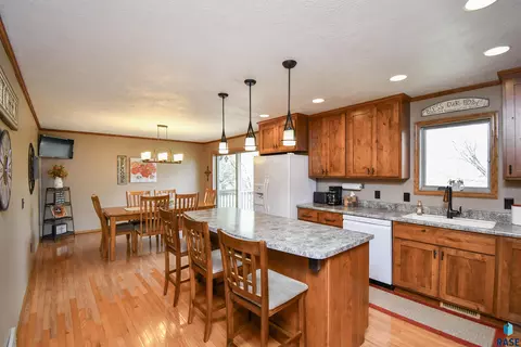 Kitchen - 4412 E Scranton St, Sioux Falls, SD 57103 photo 2 of 5