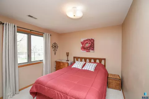 Bedroom - 4412 E Scranton St, Sioux Falls, SD 57103 photo 12 of 14