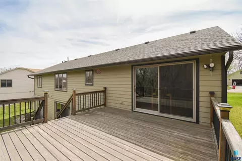 Exterior - 4412 E Scranton St, Sioux Falls, SD 57103 photo 5 of 13