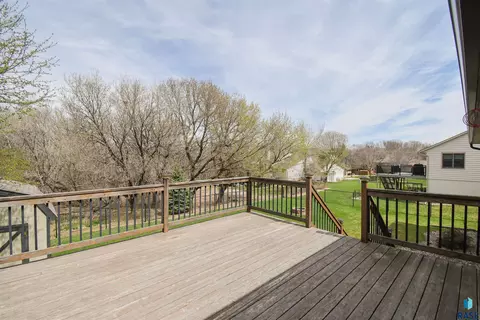 Exterior - 4412 E Scranton St, Sioux Falls, SD 57103 photo 4 of 13