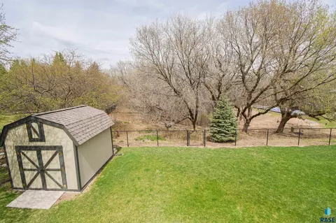 Exterior - 4412 E Scranton St, Sioux Falls, SD 57103 photo 7 of 13